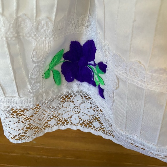 Vintage handmade white off shoulder lace trim embroidered hem dress - Picture 3 of 9